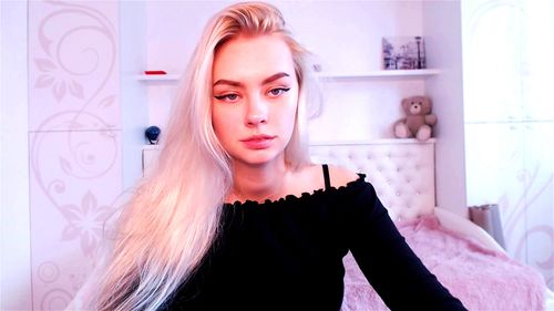 Beautiful blonde 8a8y teasing non nude on webcam