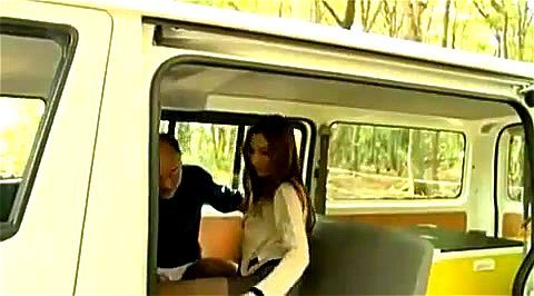 ＞M男に他人との中出しファックを見せ付ける痴女。しかもザーメンで汚れたマンコを舐めさせる変態行為