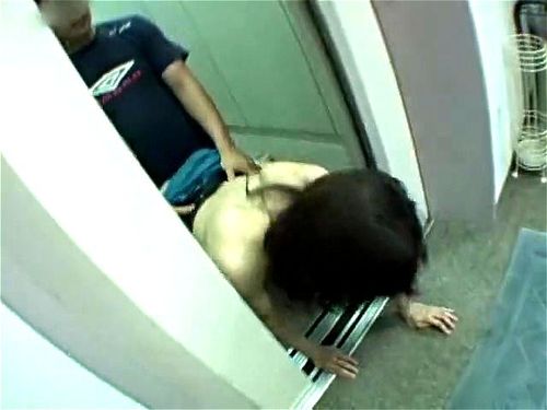 スタイル抜群美女をエレベーターや室内で乱暴にパコりまくり大量中出し！ラストは号泣…！