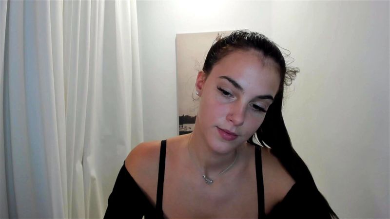 Young brunette Mia Khalid webcam chat 2/3