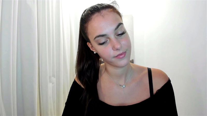 Young brunette Mia Khalid webcam chat 1/3