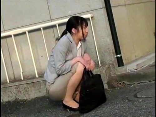 【中山陽菜】行くトイレ全てが使用禁止で我慢出来ず野ションするOLさんｗその無防備な所を強襲されイラマチオ顔射！