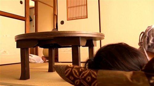 中山穂香 巨乳熟女の義母が娘婿に寝取られセックス！娘が寝ているそばでハメられるおばさん