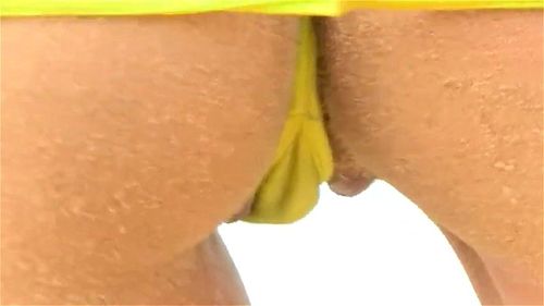 【着エロイメージ動画】清楚系美少女がマイクロビキニTバックで砂浜をかけまわる！寝バック体勢とかめっちゃエロい！！