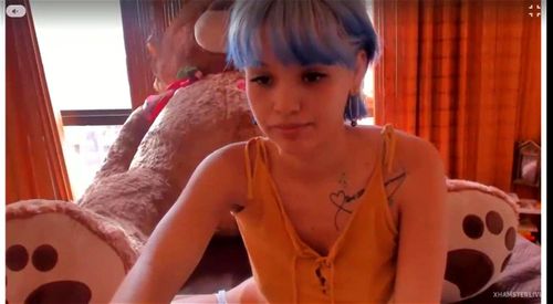 Colombian teen Loren Rosse on webcam