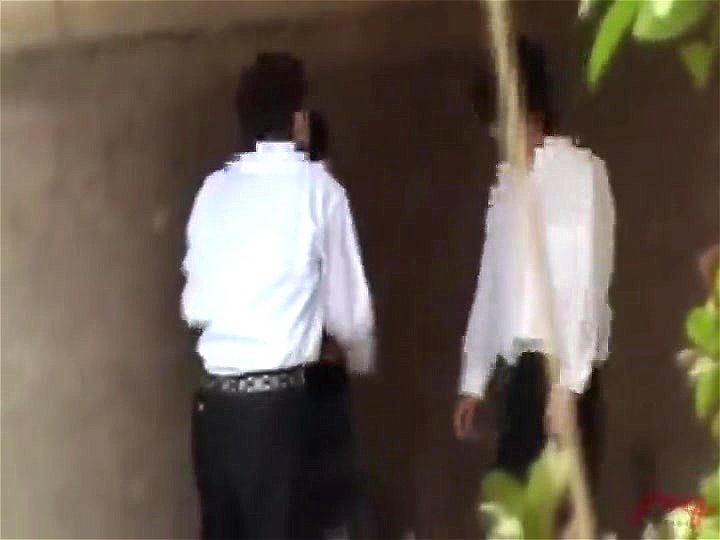 ＜高●生カップル青姦＞「そこでやるのかｗｗｗ」ヤリたくてしょうがない男子が女子に頼み込んでハメる一部始終を盗撮！！