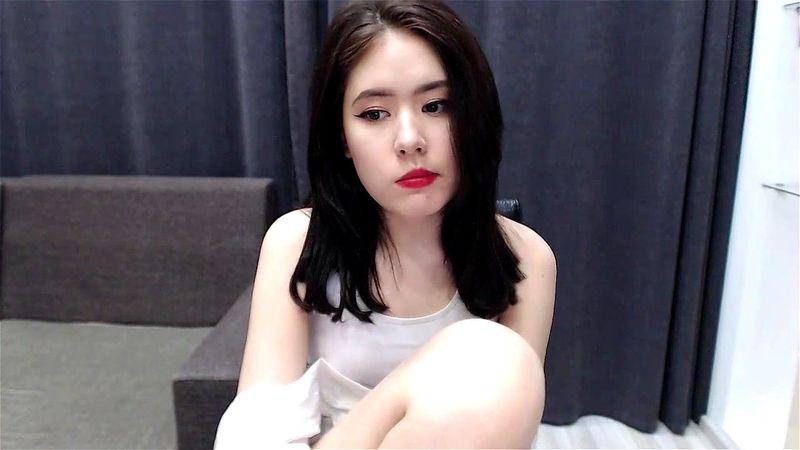 Beautiful Asian teen Aynakio webcam chat