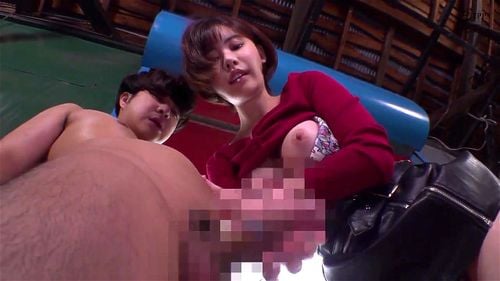 【深田えいみ】雨が降る中男を野外倉庫に連れ込みチンポを太腿や尻に擦り付け悪戯っぽく微笑みながら咥える痴女w