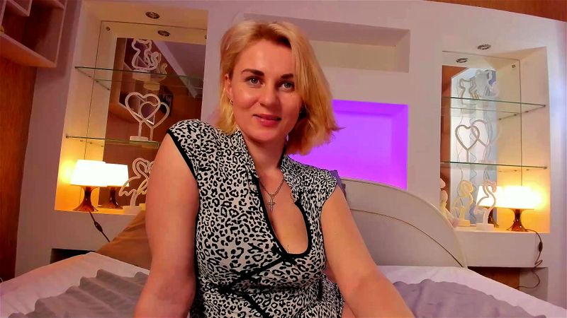 Romanian blonde Mollyparc webcam tease