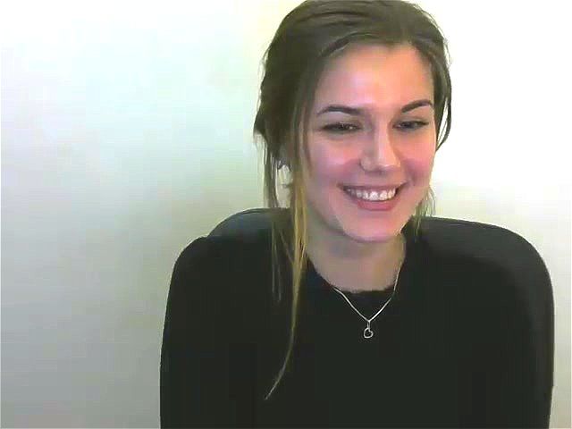 Cute babe Levella on livechat 1/5