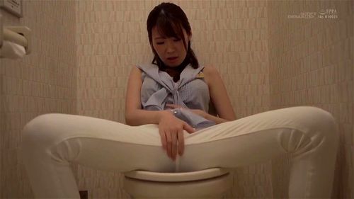 不倫関係がバレてしまったOLは不倫相手の目の前で同僚に寝取られ…