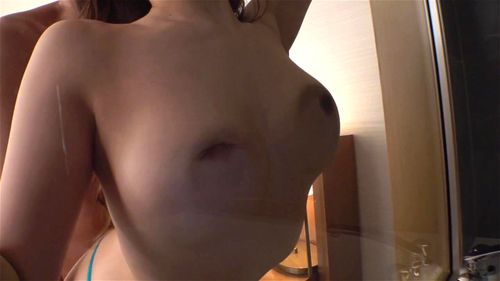 素人企画：はちきれんばかりの巨乳がブルンブルン!!お客を食いまくる乱交常習犯のド変態の爆乳痴女バーテンダーw