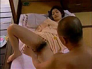 《ヘンリー塚本/巨乳熟女人妻》中年男女の情事、ヨダレだくだくベロチュウから濃厚SEX