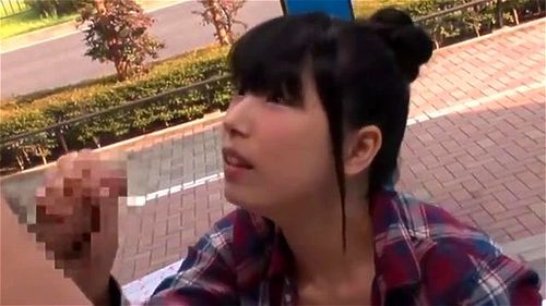 専門2年の黒髪美少女マジックミラー号で目の前のチ〇ポに興味津々！服を脱げばエロエロパイパン！