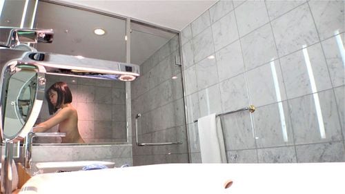 ア…奥気持ちぃ…イッグッ！！２２歳の調理師のお姉さんとホテルでハメ撮り。童顔だけど脱ぐと体が滅茶苦茶エロいｗｗ