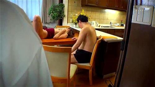 【木下ひまり】新婚ホヤホヤの仲のいい夫婦のもとに海外でモデルをしている嫁の妹がやってきた。チ○ポを無理やり悦ばせる小悪魔的痴女妹・木下ひまりが禁断の逆寝取られSEX！