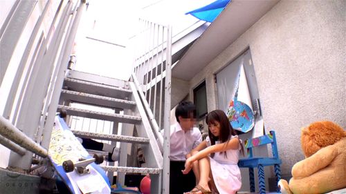 【永瀬ゆい】秘密の遊び場に連れ込んだ小〇生に『付き合ってんでしょ？』と言ってチンポ咥えさす悪い奴ｗ