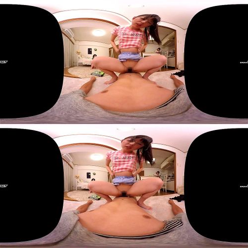 【パンチラ】何見てるの？三姉妹とお留守番！家の中で油断したミニスカの妹は覗く兄に、お母さんのセクシー下着に着替えて挑発