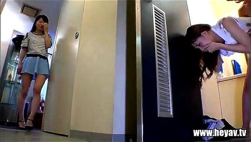 〖スタイル抜群〗もうぐっちょり濡れてるの､､､♡誘惑パンチラでオスを惑わす激えち奥様！トイレで激ハメ絶頂する浮気妻ｗ