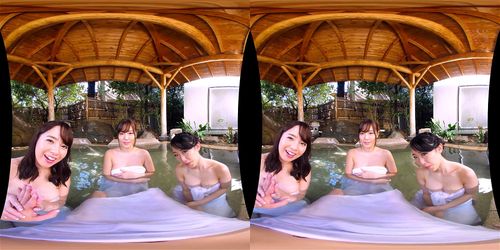 【VR 黒川さりな 三島奈津子 森ほたる】美熟女人妻爆乳ハーレム温泉! 4P巨乳ハーレムで中出ししまくれ! 露天風呂が最高! 4K高画質 バイノーラル VRゴーグル不要 21分フル動画