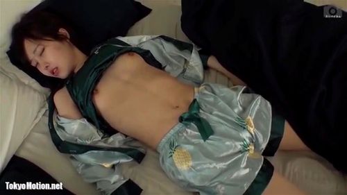 〈個人撮影/素人〉☆お風呂/歯磨きシーン盗撮アリ☆自宅侵入⇒昏睡レイプ！全身舐め回し、無抵抗なパイパンまんこを生ハメ！