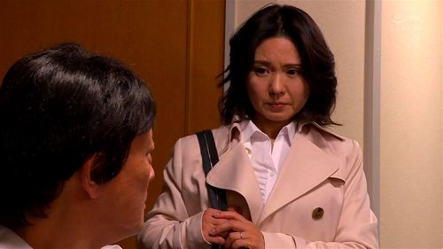 汗と接吻に満ちた社長室中出し性交