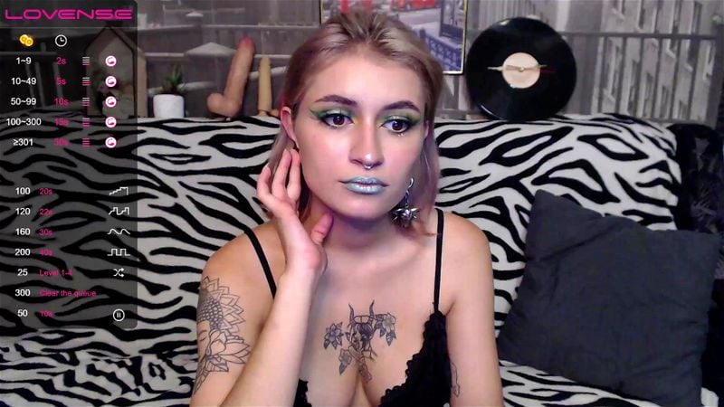 Busty tattooed blonde Asslittlegirl webcam chat