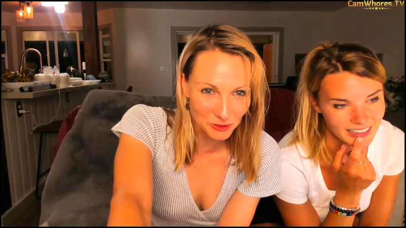 American blondes Kailee Spark & Phoenix Taylor webcam tease